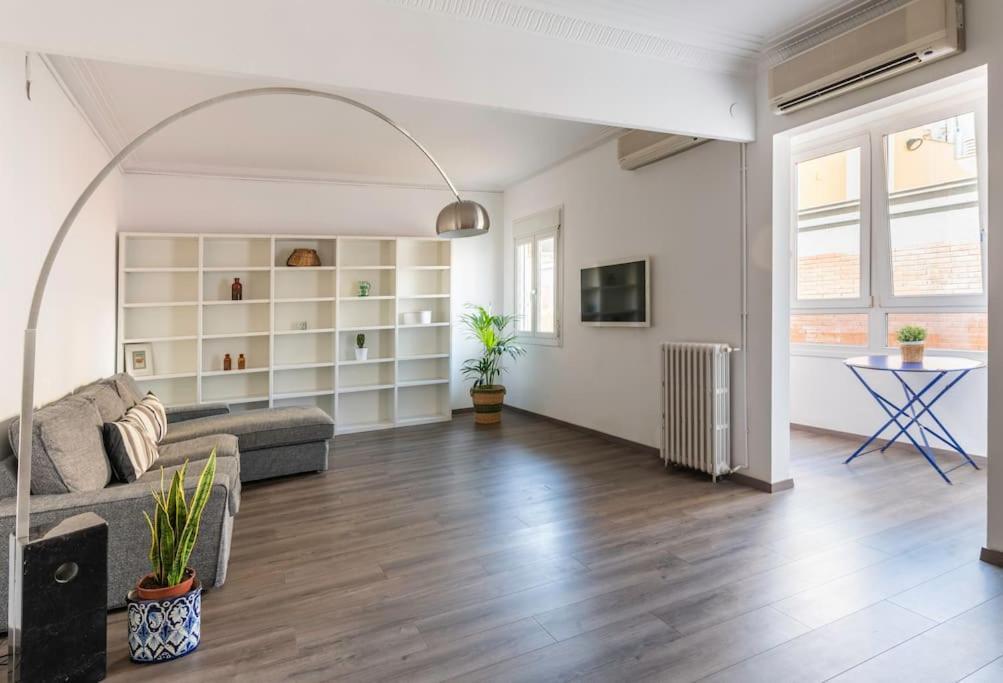 Apartment Centric And Spacious, Excellent For Families Barcelona