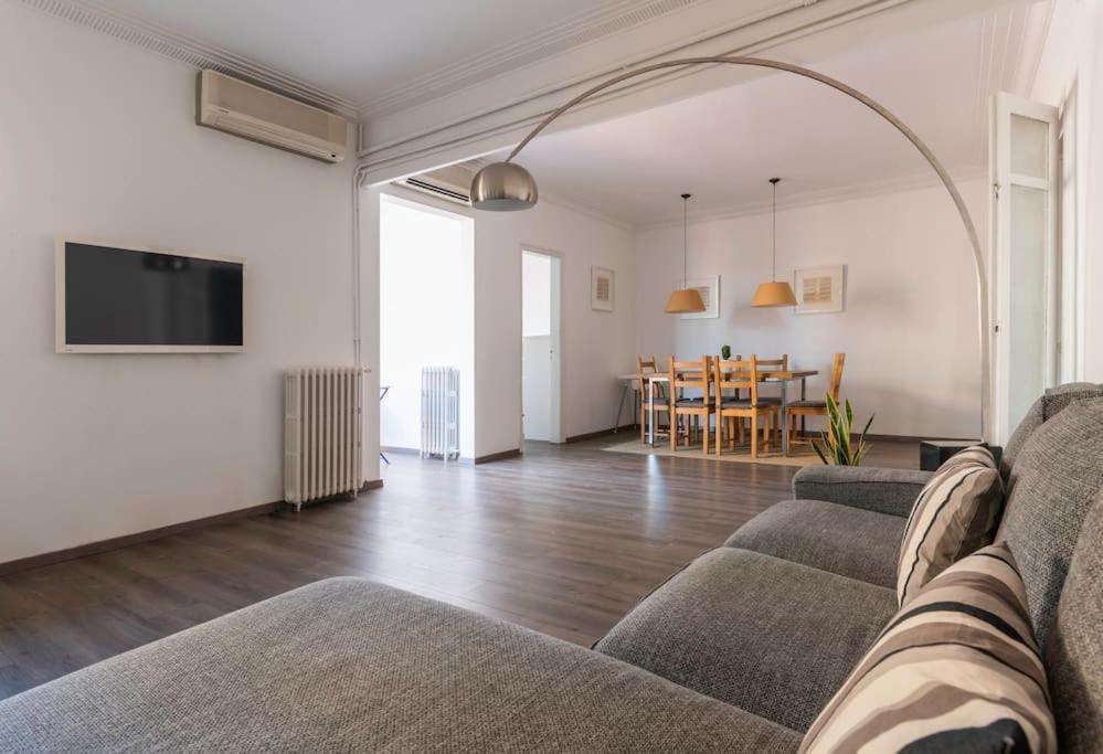 Apartment Centric And Spacious, Excellent For Families *